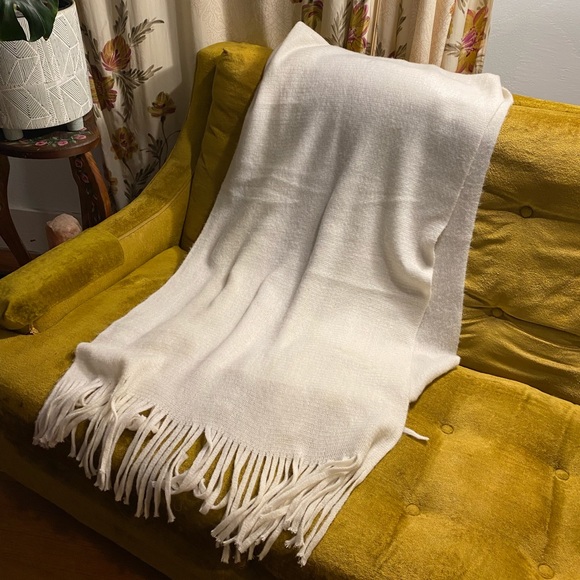 Steve Madden Blanket Scarf Ivory - Picture 4 of 4